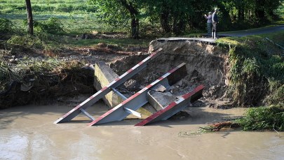Ulewy i burze na Podkarpaciu. "Domy zalewało, auta szły razem z wodą"