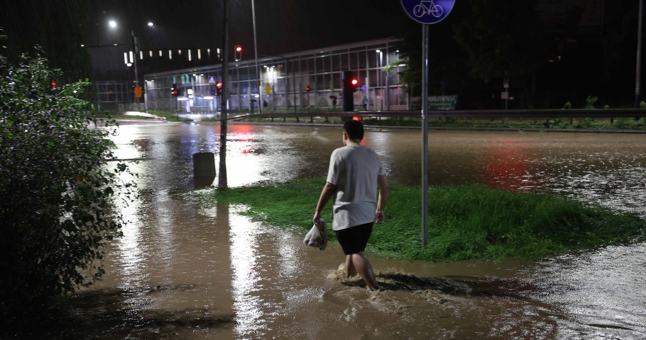 Ulewy, podtopienia, trąby powietrzne. Najtrudniej jest w Małopolsce [NA ŻYWO]