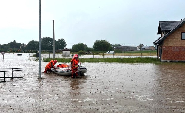 Ulewy w Świętokrzyskiem. Strażacy ewakuowali dzieci z przedszkola