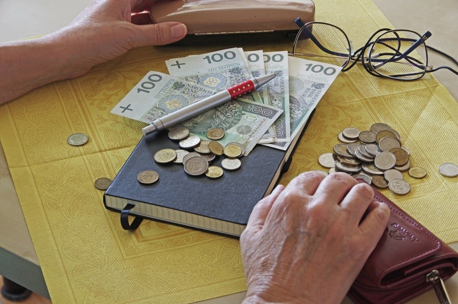 Ulga dla kredytobiorców: Obniżka stóp procentowych przyniesie oszczędności /ZOFIA BAZAK /East News