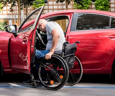 Ulga na samochód dla osoby niepełnosprawnej 2023. Jak ją rozliczyć w PIT?