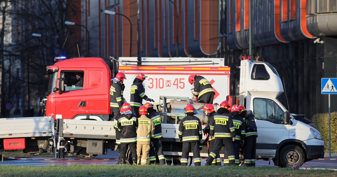  Ulica Banacha zamknięta dla ruchu po rozszczelnieniu butli z gazem