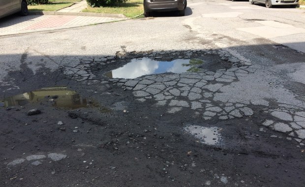 Ulica dziurawa jak ser. Mieszkańcy Kolistej chcą się spotkać z prezydentem Katowic