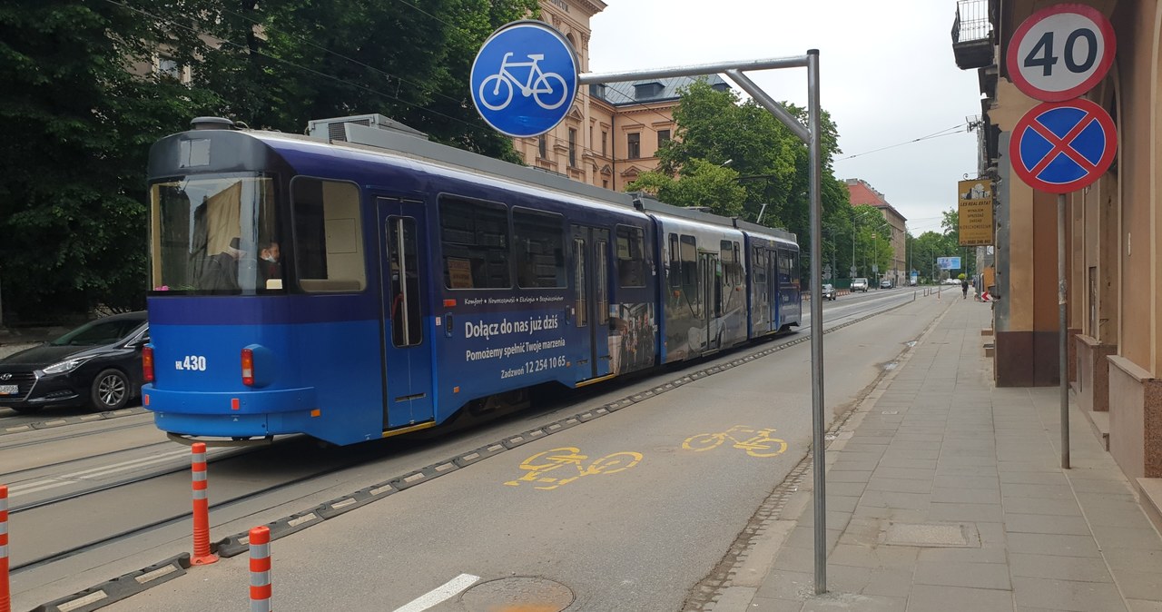 Ulicą Grzegórzecką samochody w stronę Ronda Kotlarskiego   mają poruszać się torowiskiem /INTERIA.PL