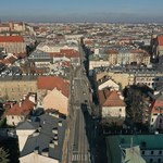 Ulica Krakowska w centrum Krakowa otwarta… po niemal 11 miesiącach od terminu zakończenia remontu