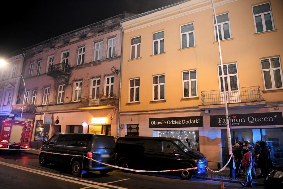 Ulica Słowackiego, przy której stoi kamienica, została wyłączona z ruchu /Darek Delmanowicz /PAP