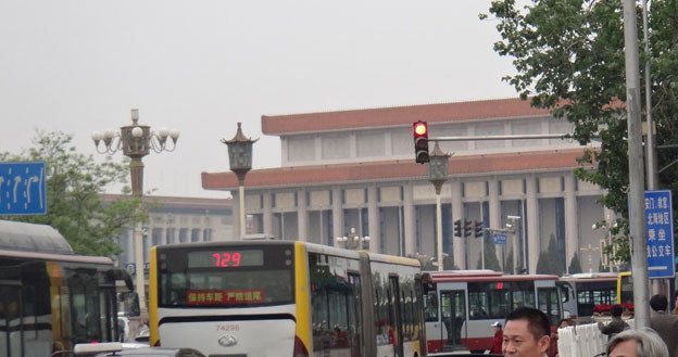 Ulica w pobliżu mauzoleum Ma Ze Donga (dawniej znanego u nas jako Mao Tse Tung) w Pekinie /INTERIA.PL