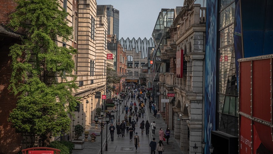 Ulica w Wuhan /ROMAN PILIPEY /PAP/EPA