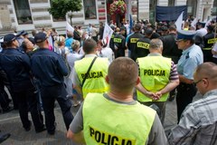 Ulicami Łodzi przeszła manifestacja funkcjonariuszy 