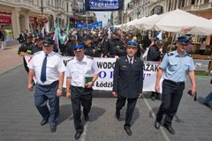 Ulicami Łodzi przeszła manifestacja funkcjonariuszy 