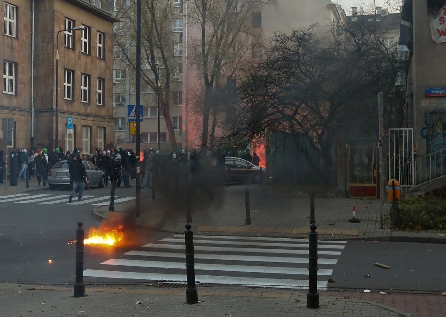 Ulicami Warszawy przechodzi Marsz Niepodległości /Paweł Suparnak /PAP