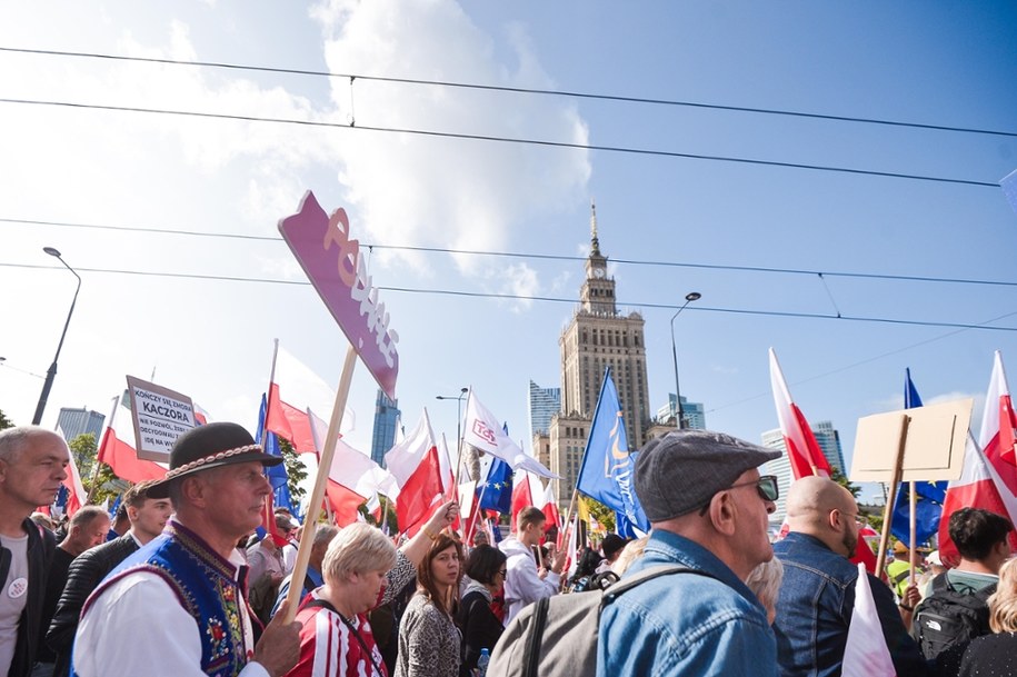 Ulicami Warszawy przejdą w niedzielę dwie demonstrację /Marcin Obara /PAP