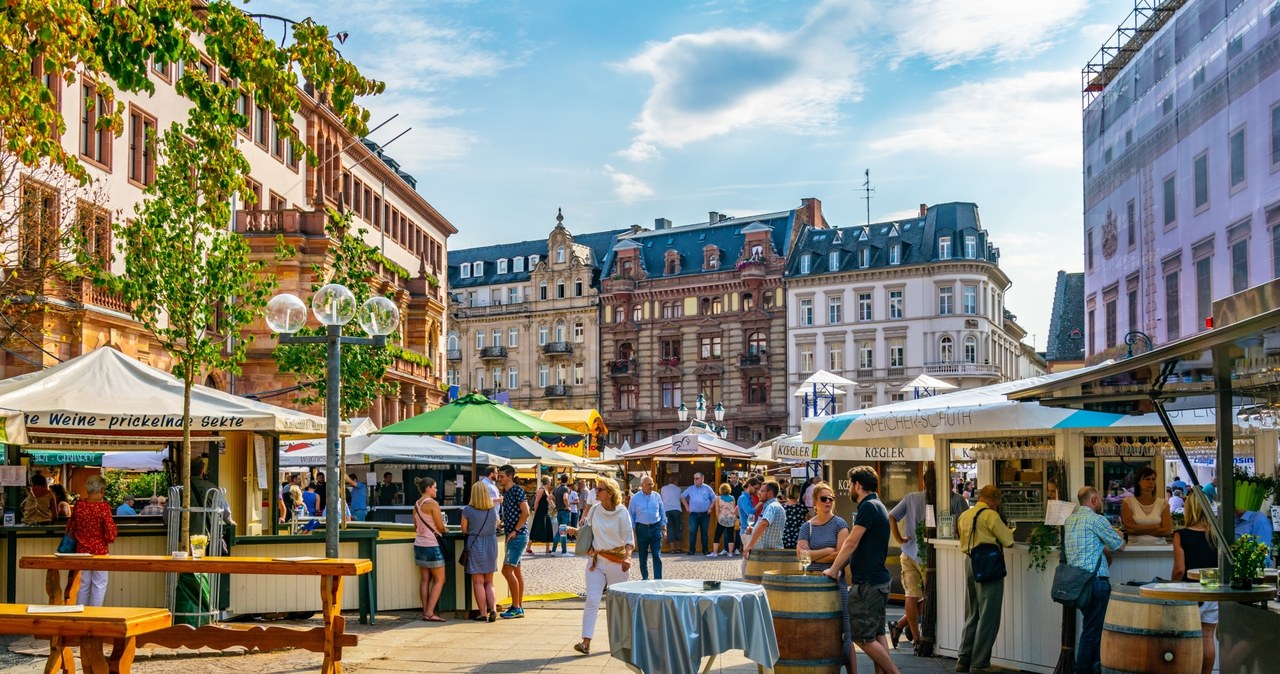 Ulice handlowe wygrały najwięcej /123RF/PICSEL