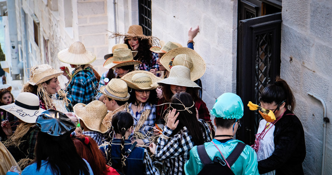 Ulice Syros tętniły życiem cały weekend /Dorota Chojnowska /materiał partnera