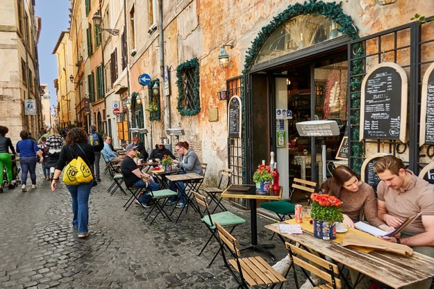 Uliczka w Rzymie na zdjęciu ilustracyjnym /Shutterstock