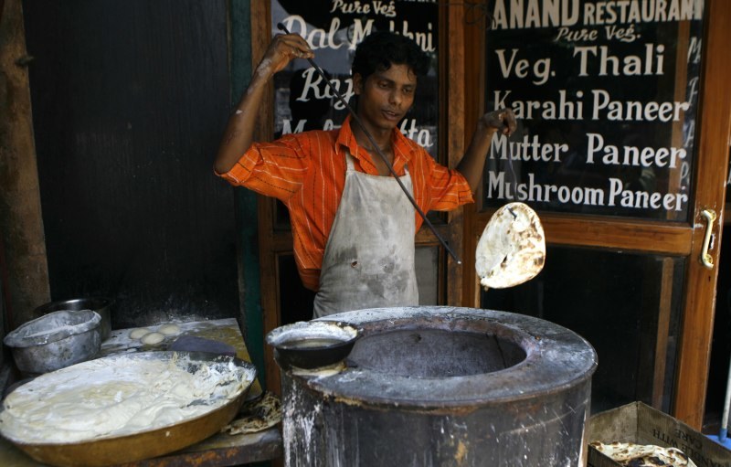 Uliczna restauracja w Indiach nie wydrenuje naszego portfela /AFP