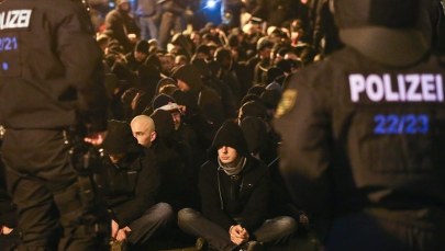 Uliczne burdy w Lipsku. Demonstrowali przeciwnicy przyjmowania uchodźców i zwolennicy otwartości