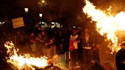 Uliczne walki w największych miastach Katalonii. W Geronie policja użyła broni gładkolufowej