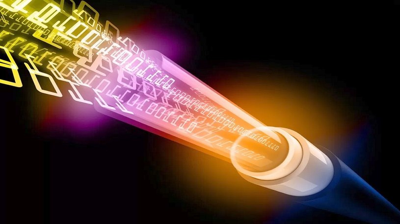 Ultranowoczesny światłowód przesłał rekordowy 1 petabit danych na sekundę /Geekweek