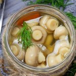 Ulubiona octowa przekąska na wszystkie imprezy. Przepis na pieczarki marynowane