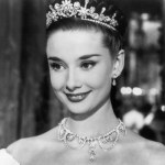 Ulubione perfumy Audrey Hepburn. Elegancki bukiet białych kwiatów wciąż zachwyca 