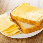 Ulubiony dodatek na kanapki. Zawiera dużo tłuszczu, podnosi ciśnienie, szkodzi cerze