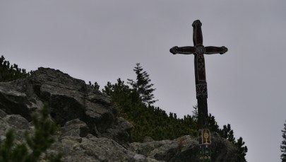 "Umarłym na pamiątkę, żyjącym ku przestrodze". Tatrzański Cmentarz Symboliczny pod Osterwą