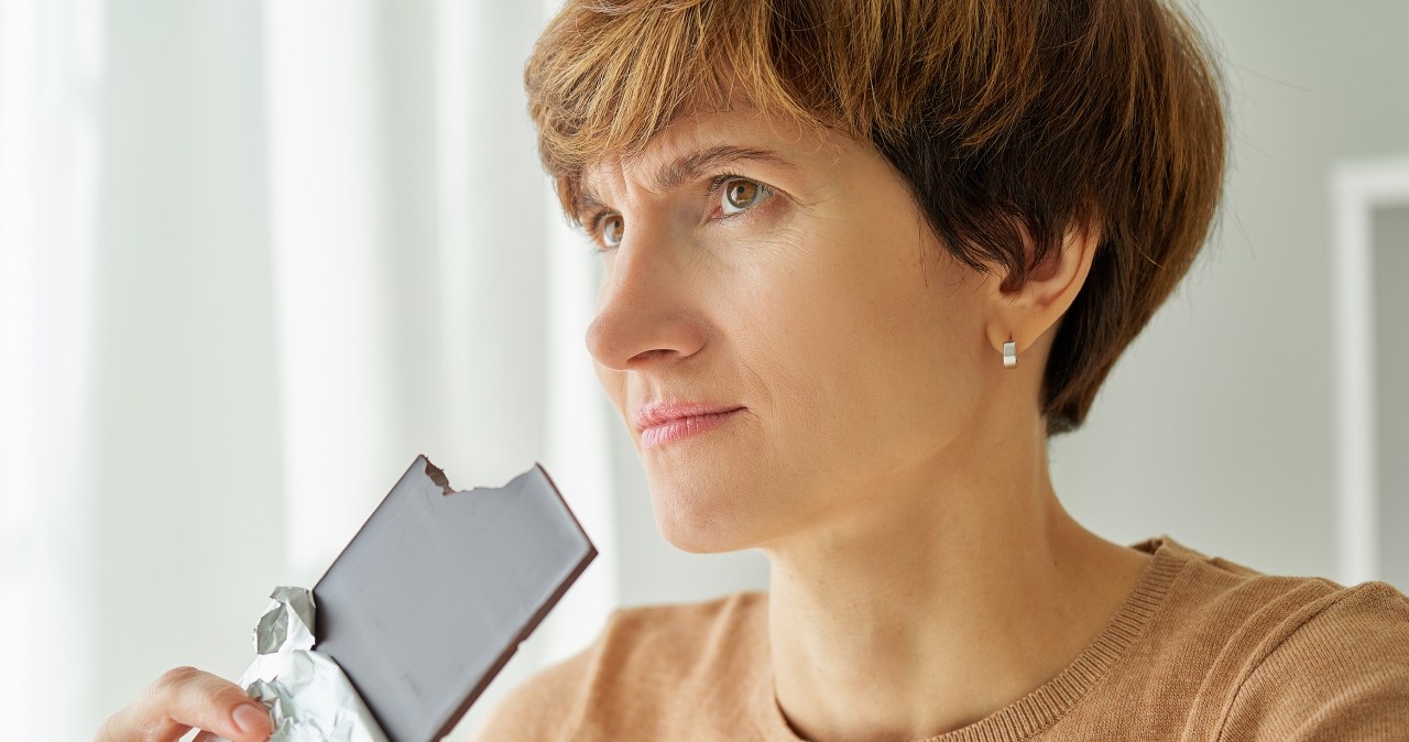 Umiarkowane spożycie gorzkiej czekolady niesie za sobą potencjalne korzysci zdrowotne. Co o nich wiadomo? /123RF/PICSEL