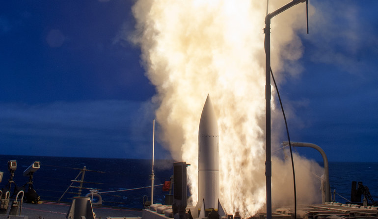 Umieszczenie głowicy E na rakietach przeciwlotniczych może znacząco poprawić ich skuteczność                  Fot. US Navy /materiały prasowe