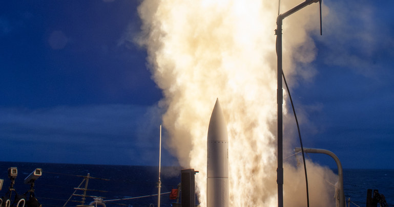 Umieszczenie głowicy E na rakietach przeciwlotniczych może znacząco poprawić ich skuteczność                  Fot. US Navy /materiały prasowe