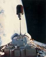 Umieszczenie sztucznego satelity z promu kosmicznego Challenger, 1983 /Encyklopedia Internautica