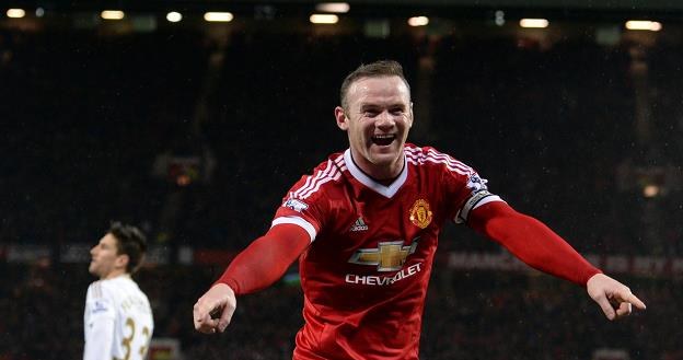 Umocnienie się funta wobec euro pomogło angielskim klubom (nz. W. Rooney z MU) /AFP