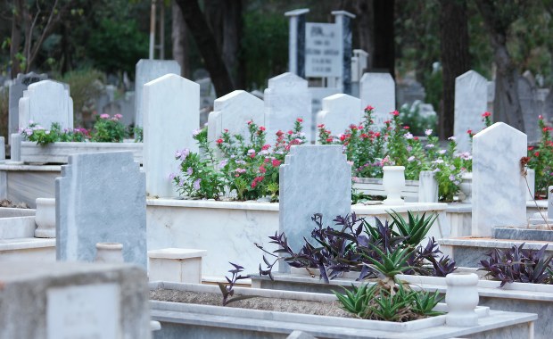 ​Umorzone postępowanie w sprawie śmierci na cmentarzu