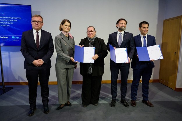 Umowa na budowę falochronów osłonowych podpisana /Urząd Morski w Gdyni /Materiały prasowe