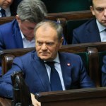 Umowy zlecenia zamiast umów o pracę. Tak działa biuro Donalda Tuska