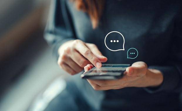 Unia chce skanować prywatne wiadomości w czatach online. Jasne stanowisko Polski