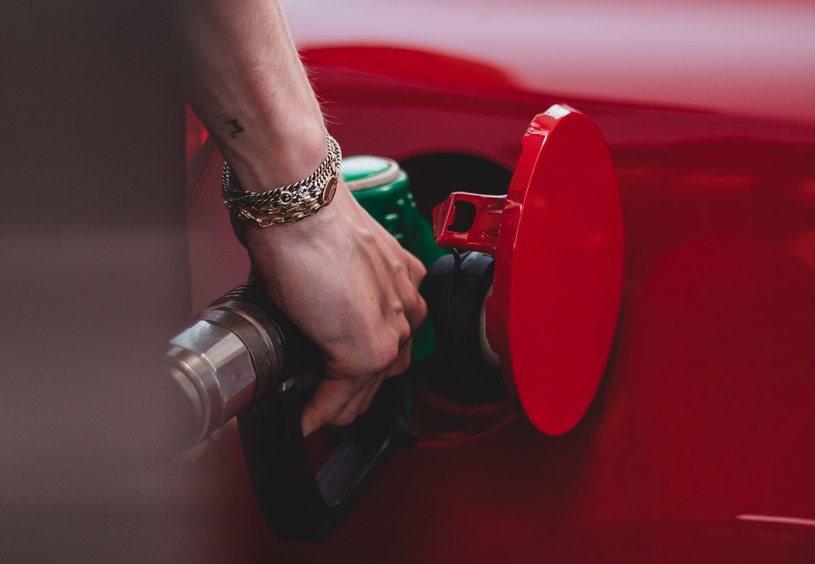 Unia Europejska jest coraz bliżej wprowadzenia przepisów, które wprowadzą zakaz sprzedaży nowych samochodów spalinowych z silnikami benzynowymi i diesla od 2035 roku /Unsplash
