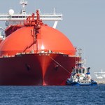 Unia importuje więcej gazu LNG. Mniejsze dostawy rurociągami z Rosji