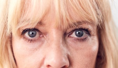 Unieś opadające powieki mikroprądami. Odmień spojrzenie po 4 zabiegach