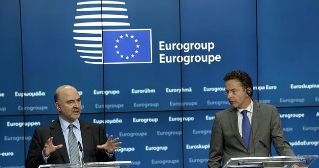 Unijny komisarz ds. gospodarczych i finansowych Pierre Moscovici i szef eurogrupy Jeroen Dijsselbloe /PAP