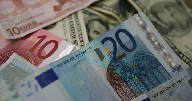 Unijny pakiet pomocowy może wpłynąć na koszt obsługi polskiego długu /AFP