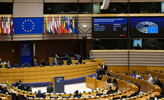 Unijny pakt migracyjny wejdzie w życie dopiero za 2,5 roku