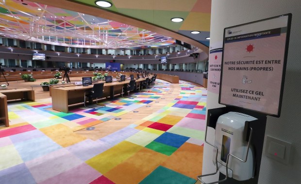 Unijny szczyt w dobie pandemii. Przywódcy w sali, do której wpompowywane jest świeże powietrze