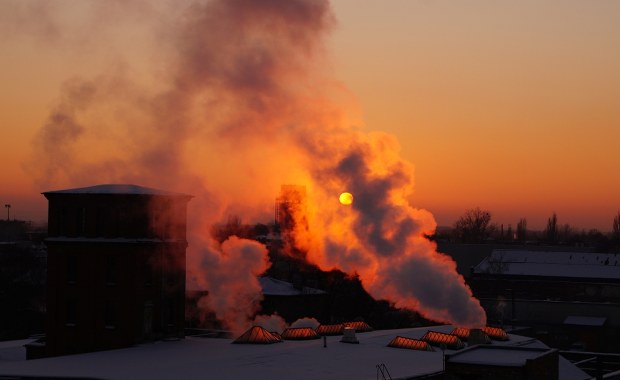 "Unikaj aktywności na zewnątrz". RCB rozesłało alerty