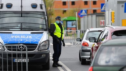 Unikał policjantów, zapraszał znajomych w trakcie kwarantanny. 19-latkowi grozi kara do 30 tys. zł