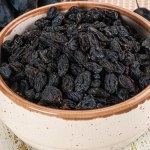 rodzynki Unikamy, a powinniśmy jeść regularnie. Pomagają na zdrowe kości, gładką skórkę i zmęczenie