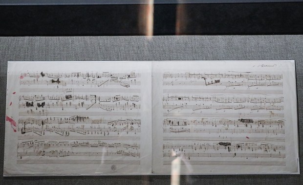 Unikatowe dzieło. W Warszawie zaprezentowano rękopis Ballady f-moll Chopina 