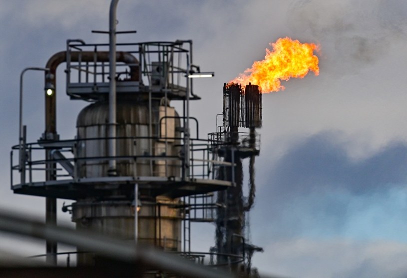 Unimot chce zakupić udziały Shell w rafinerii Schwedt /PATRICK PLEUL / DPA / /AFP