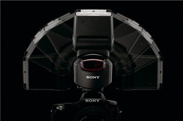 Uniwersalna lampa błyskowa Sony HVL-F43AM /materiały prasowe