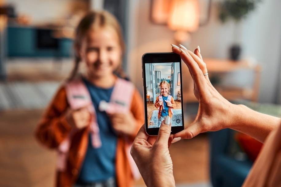 Influencerka założyła fundację popularyzującą sharenting. UODO interweniuje